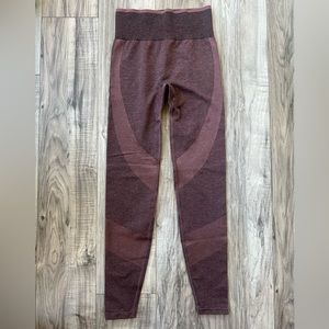 Victoria Secret Pink Seamless Contour Leggings in Maroon Size XS
